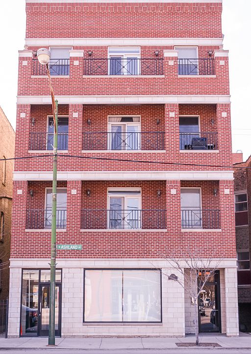 1st image of 3326 N Ashland Ave #1