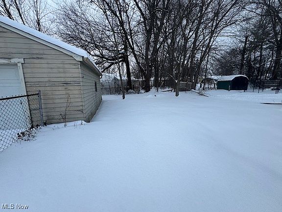 3rd image of 1525 Denison Dr NW