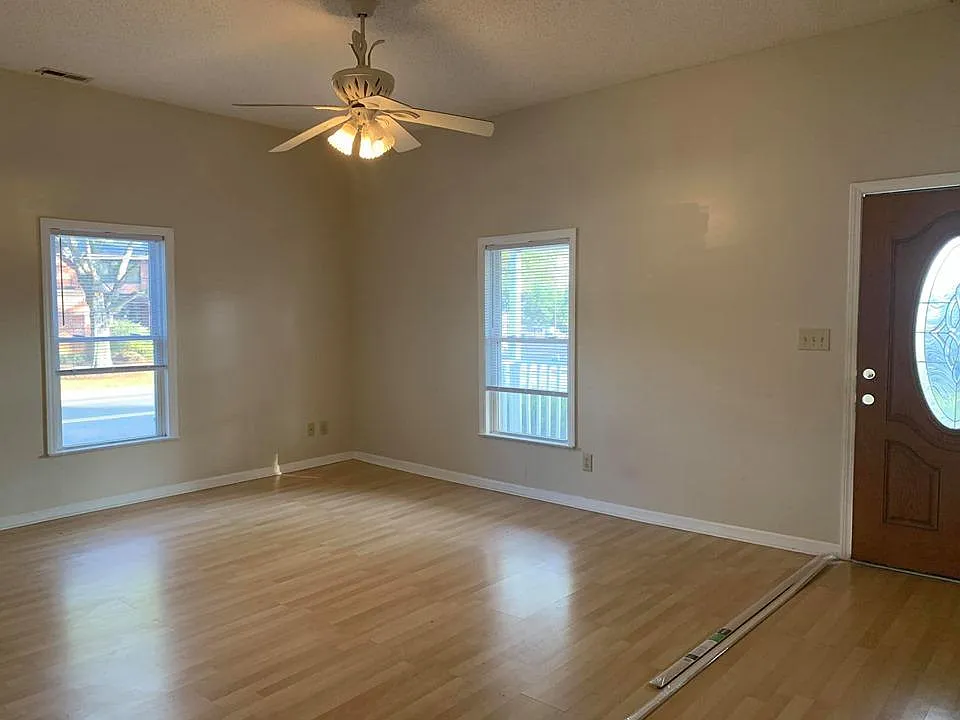 2 bed, 1090 sqft, $1,700 — Photo 2