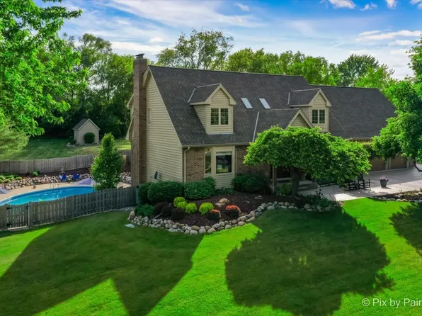 1717 W Reiche Ln, McHenry, IL 60051