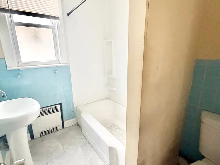 62 Fairfield St #2 — Photo 4