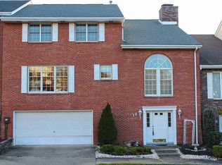 18 Manorfield Cir, Delmont, PA