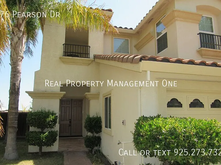 576 Pearson Dr — Photo 2