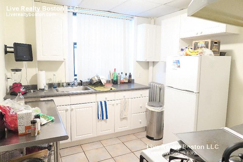 2nd image of 441 Cambridge St APT 3R
