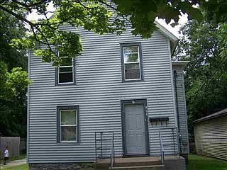 1st image of 864 Walker St