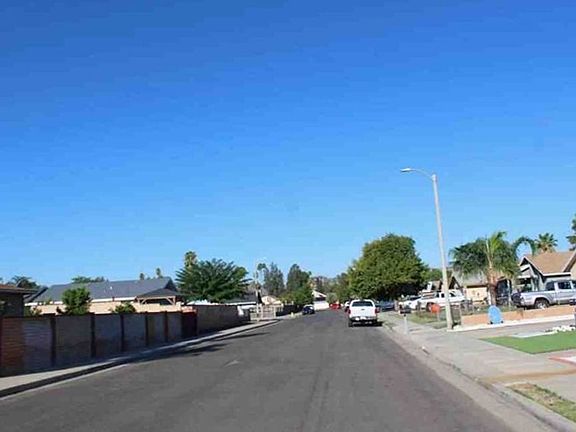 Exterior Neighborhood (street photo)