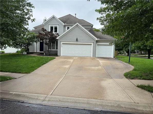 15820 Briar St, Overland Park, KS 66224
