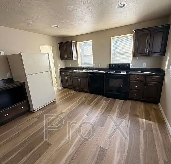 2226 S Moffet Ave — Photo 15