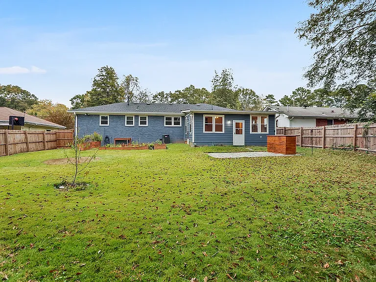2031 Mesa Dr — Photo 6