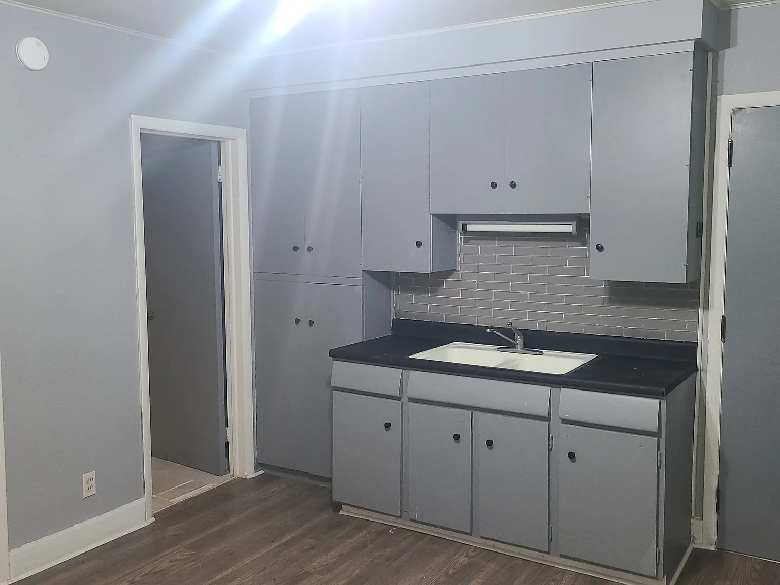 2 bed, 650 sqft, $915 — Photo 2