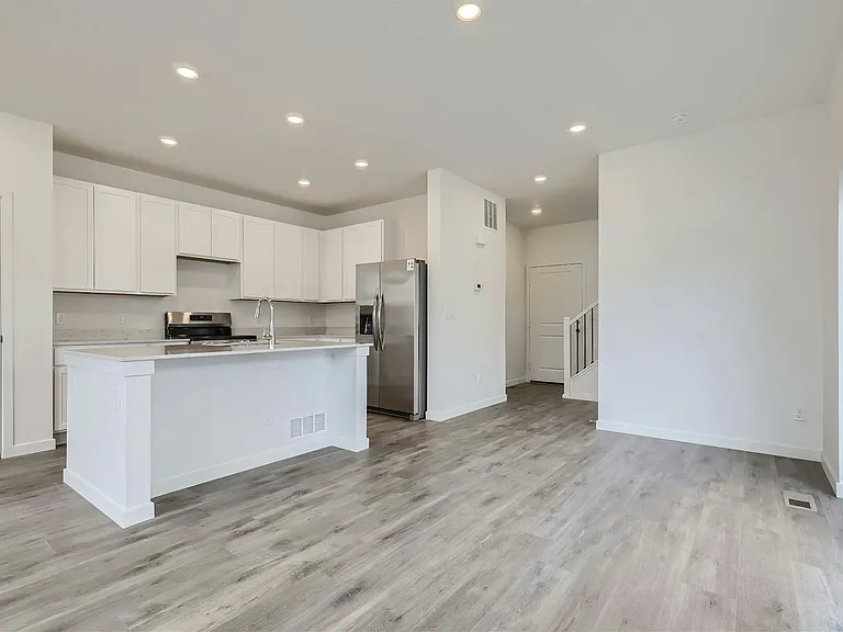560 Cottonwood Ave — Photo 8