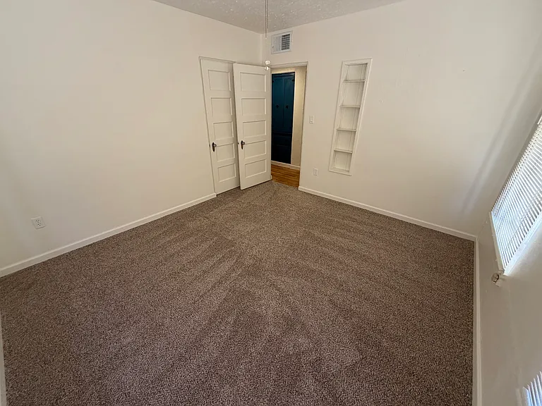 638 W Pinkley Ave — Photo 4