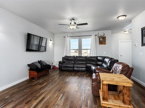 5th image of 1112 3rd St E