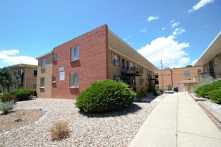2 bed, 724 sqft, $1,595 — Photo 1