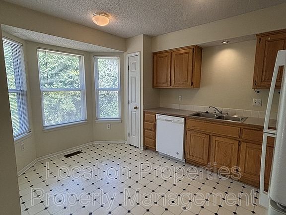 3rd image of 2410 Lancaster Dr #1