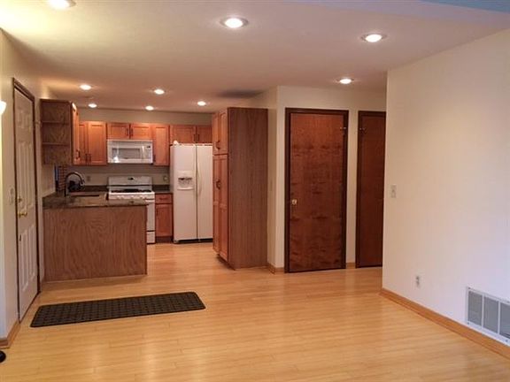 4th image of 1407 N Oak Hill Dr Unit H-4