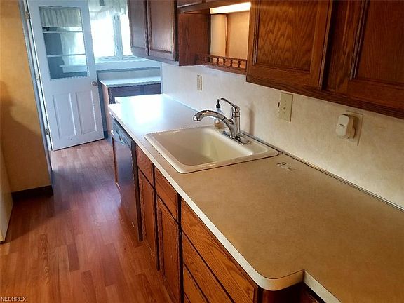 5th image of 6822 Thornton Dr