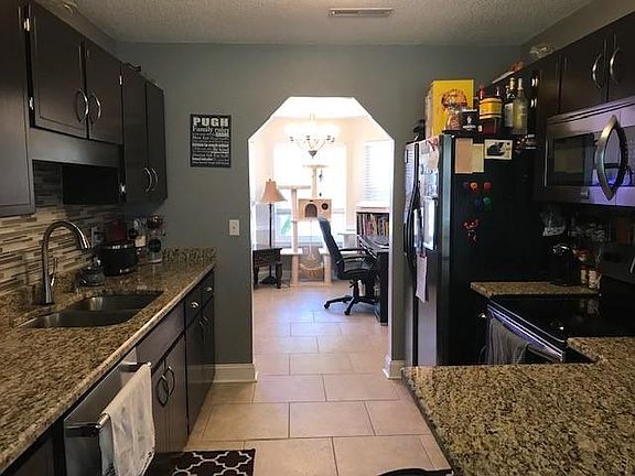 4th image of 802 Melissa Ct