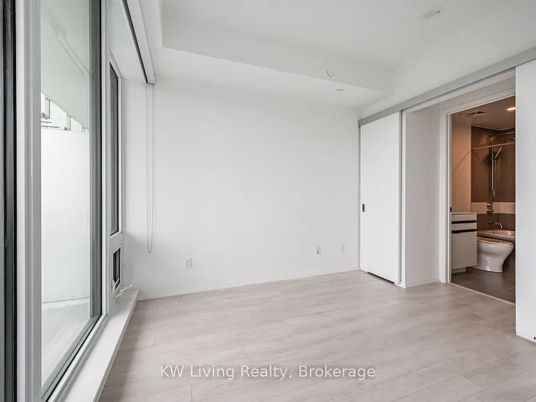 197 Yonge St #2102 — Photo 8