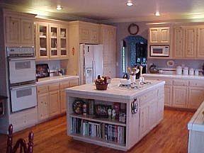 Huge 20'x16'awesome kitchen--new stainless steel appliances now (new pix soon)