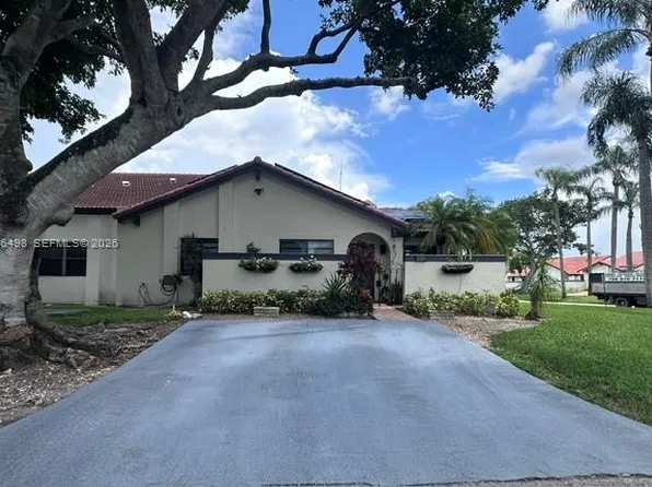6633 NW 178th Ter, Hialeah, FL 33015