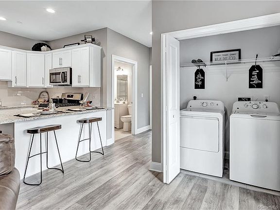 4th image of 309 Bridgeport Ave #207