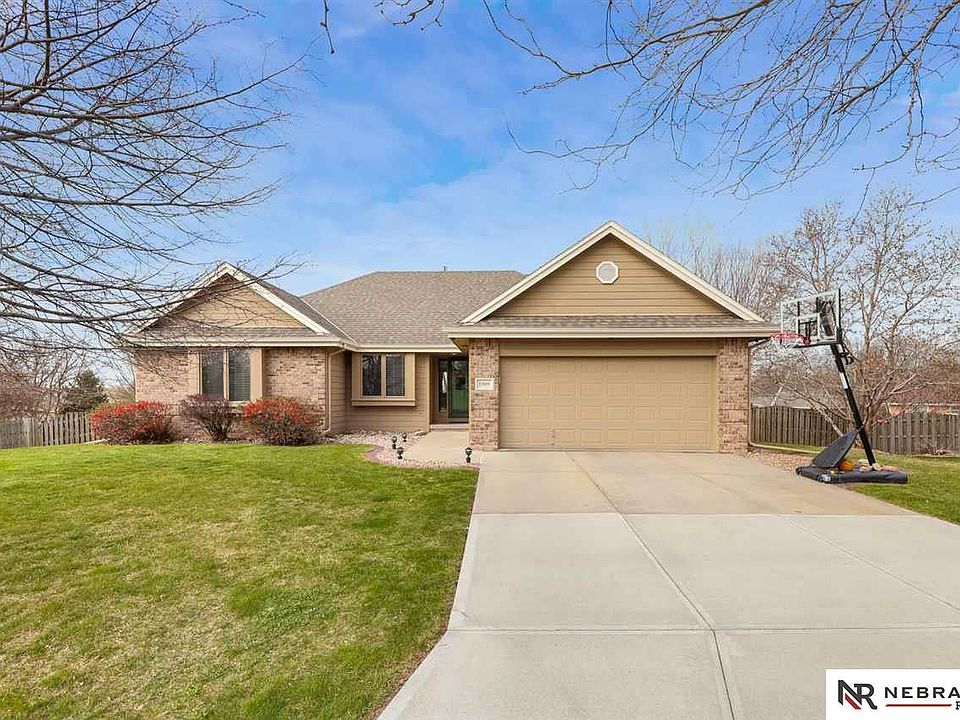 1st image of 1909 Arlington Cir