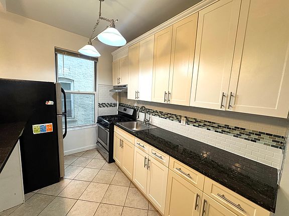 3rd image of 4-33 27th Ave APT 2F