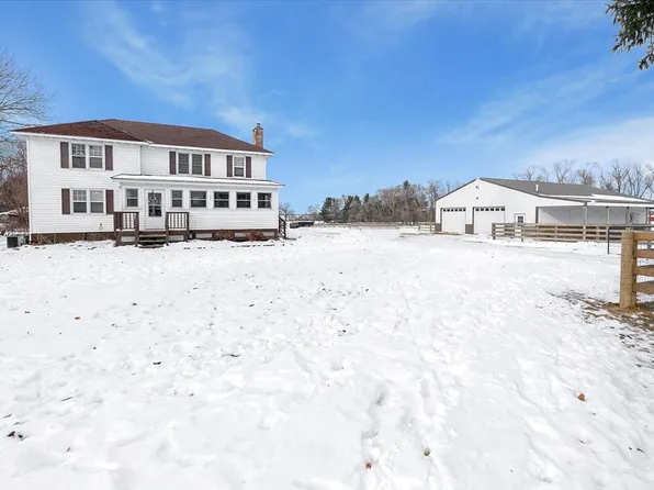 21626 Oak Grove Rd, Harvard, IL 60033
