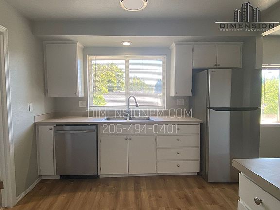 5th image of 869 S 41st St APT 4