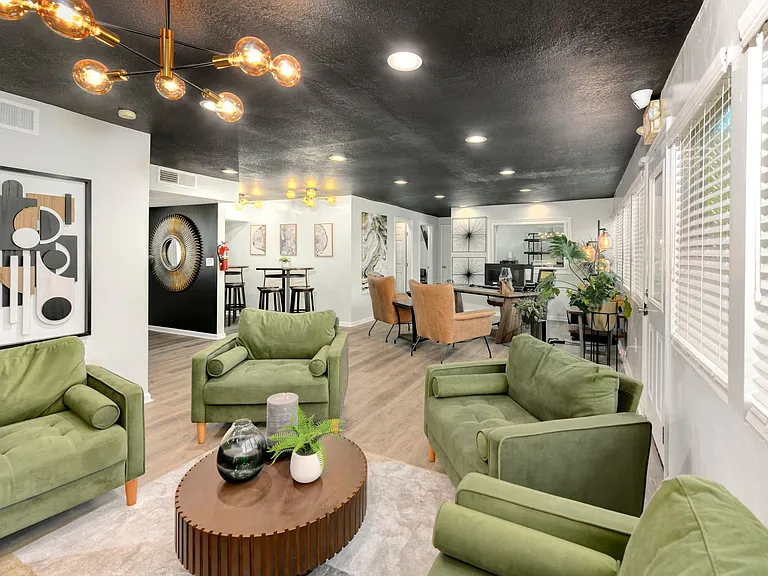 Legend Oaks Gated Community — Photo 3