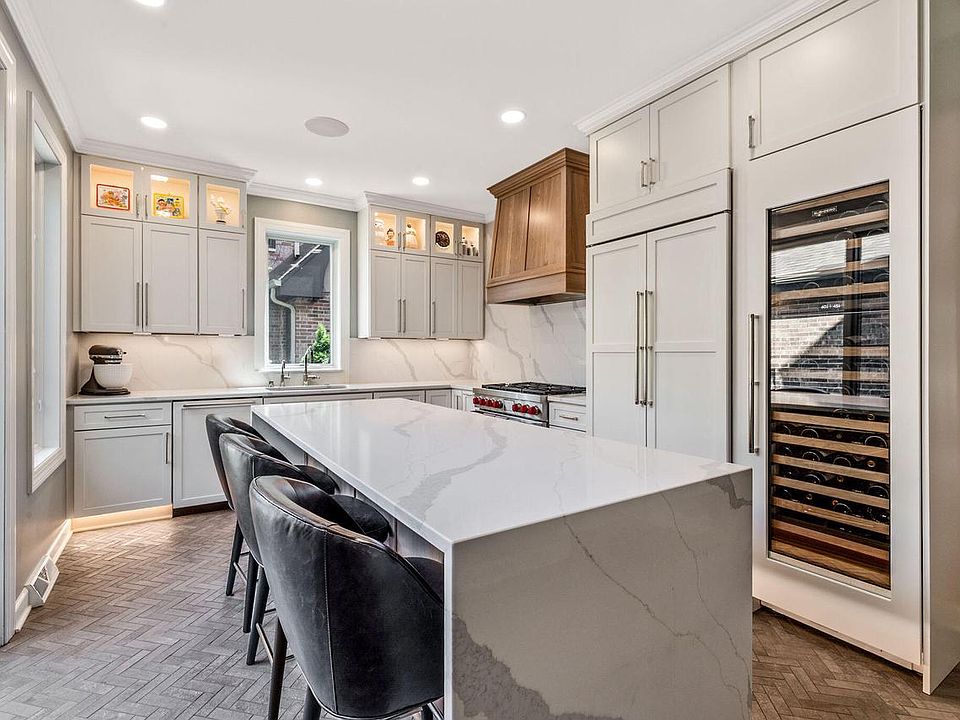 1st image of 1012 E Ogden AVENUE
