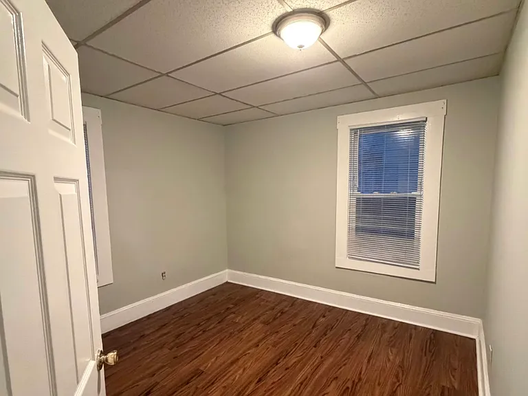 75 Crapo St New Bedford Spacious 3 Bedroom / 1 Bath New Appliances, Near the Beach! — Photo 26