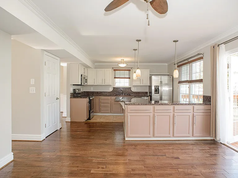 1772 Grande View Ave — Photo 14
