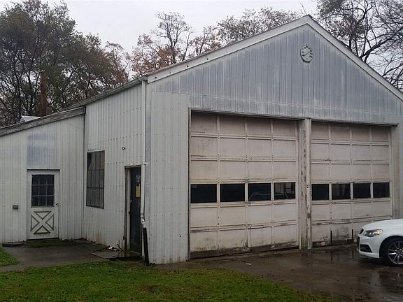 2nd image of 31 Ross Ave