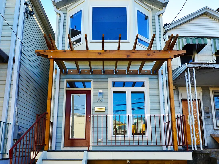 231 Carron St — Photo 1
