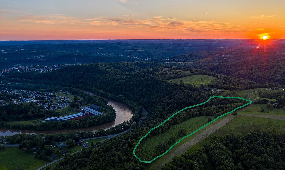 2nd image of 830 Lovers Leap Rd