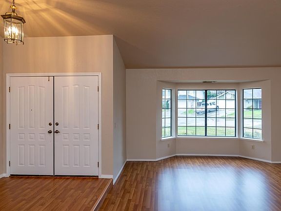 5th image of 102 Bass Ct