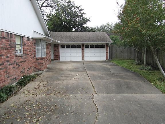 2nd image of 2705 Williamsburg Dr