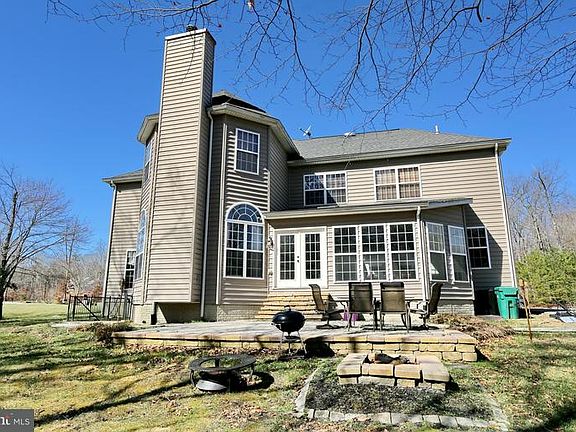 2nd image of 7915 Norwich Ct