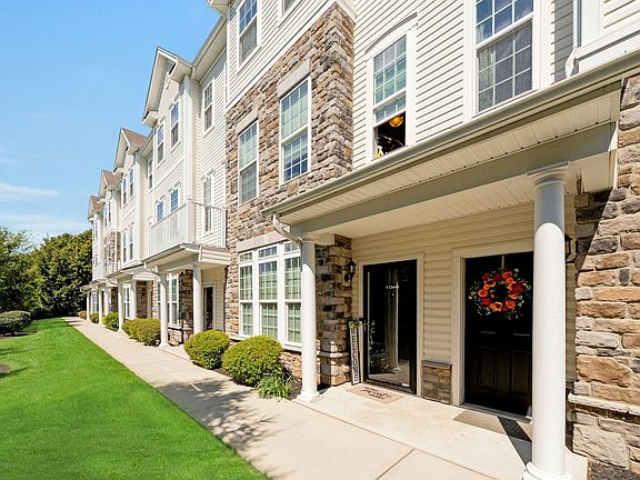 2nd image of 1 Clover Ln
