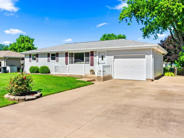 604 Whippoorwill Dr, Washington, IL 61571