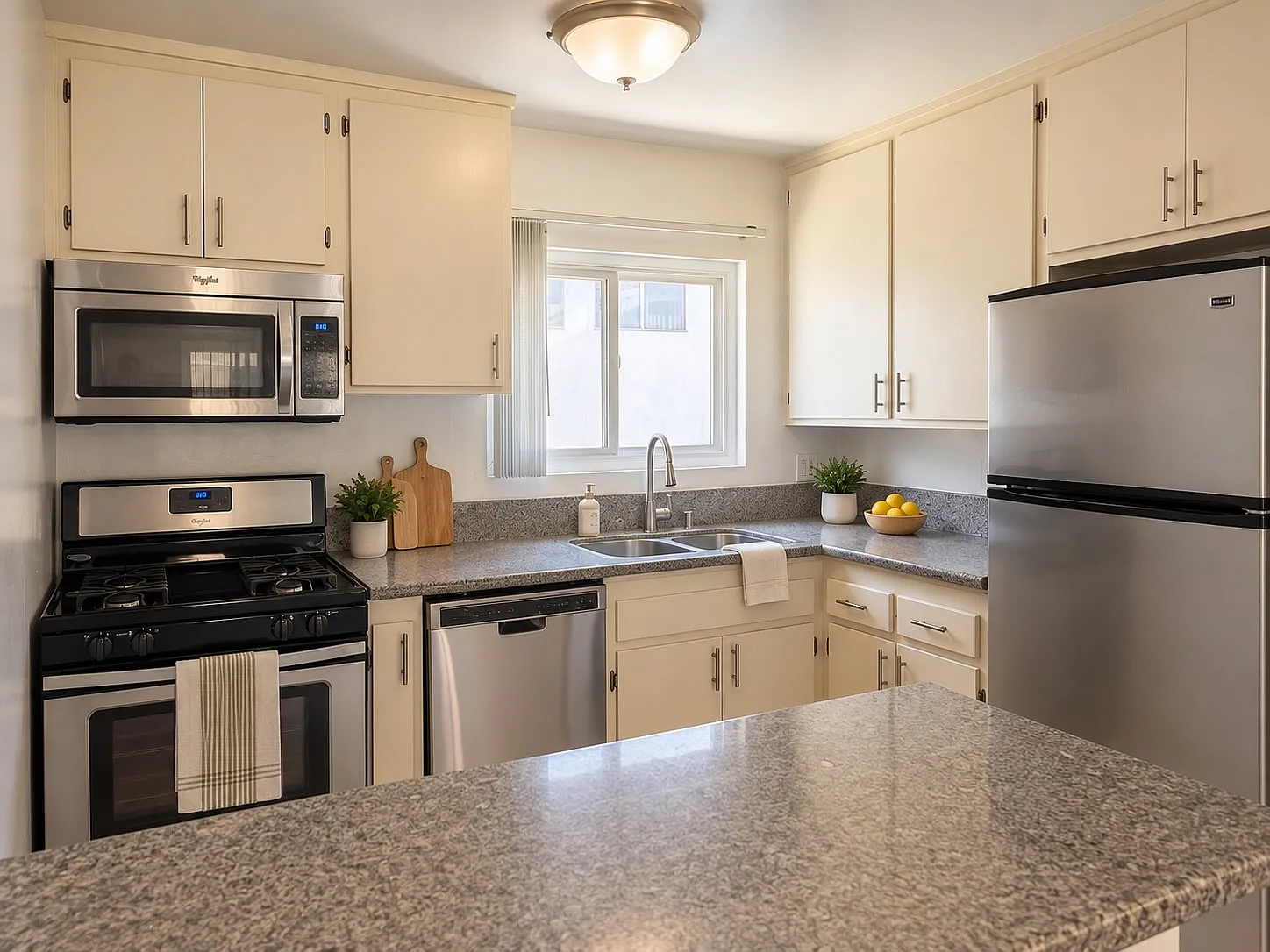 2 bed, 750 sqft, $2,150 — Photo 4