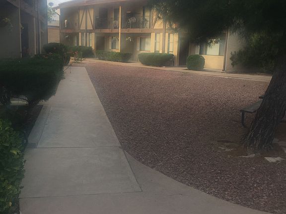 2nd image of 790 W Mesa Verde Dr