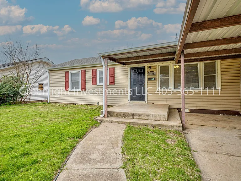 1509 Oelke Dr — Photo 3