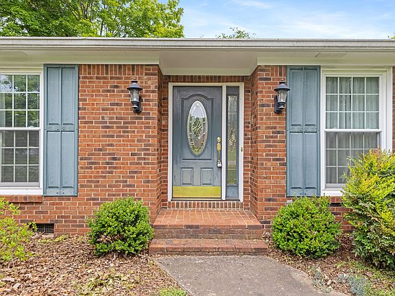 5th image of 104 Fairmont Dr