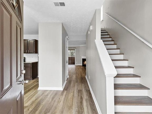 2nd image of 3483 Kingswood Run