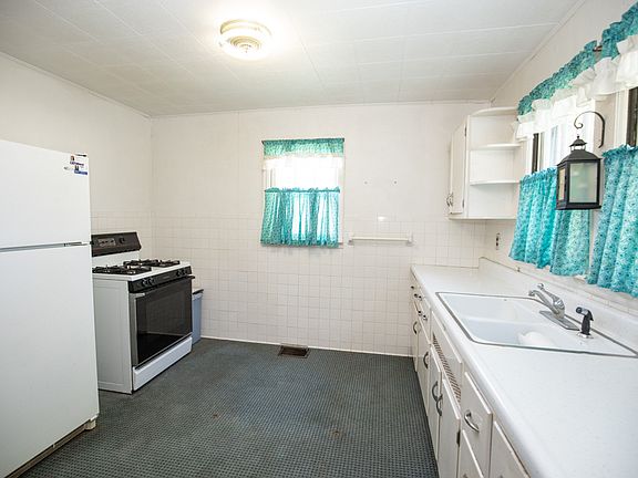 4th image of 643 S Vine St
