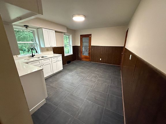 3rd image of 485 Dayton St