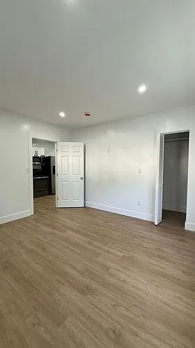 211 SW 10th Ave Photo 1